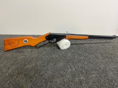 Daisy Red Ryder BB Gun, Lever Action, Compass & Sundial Stock, 650 BB Capacity, Hardwood, .177 cal