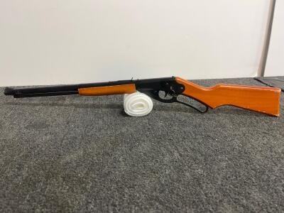 Daisy Red Ryder .177 BB Lever-Action Air Rifle, Wood Stock, 35.4" Length, 650 BB Capacity