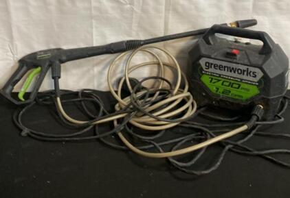 Greenworks Electric Pressure Washer 1700 PSI, 1.2 GPM, 13 Amp, Includes Spray Gun & Hose ( Powers On ) ( H)