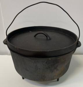 Vintage Cast Iron Campfire Dutch Oven 12" with Lid & Bail Handle &ndash; 3 Legs, 8 Quart Capacity
