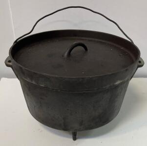 12" Cast Iron Dutch Oven with Lid and Bail Handle, 3 Legs, Seasoned, Holds Approx. 8 Quarts