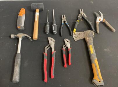 11-Piece Mixed Hand Tool Set &ndash; Husky & Dewalt, Includes Pliers, Screwdrivers, Hatchet, Mallet ( H )