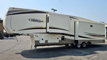2018 Forest River Cedar Creek Hathaway Edition 38FBD Fifth Wheel- 2 A/Cs + 4 SEASONS + 1 1/2 BATHROOM + W/D HOOK UP + KING BED