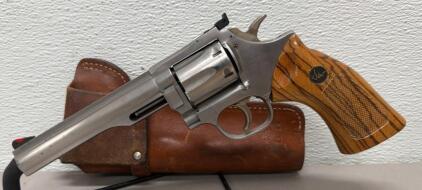 Dan Wesson Model 15-2 .357 Magnum Revolver, Wood Grips, S&W Leather Holster, SD006522