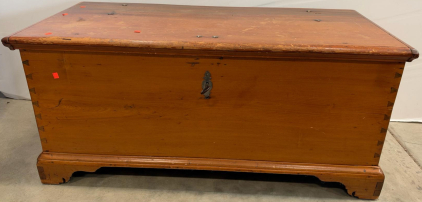Vintage Wooden Blanket Chest with Iron Hardware and Interior Tray 37.4" x 22" x 26" (95 cm x 56 cm x 66 cm)