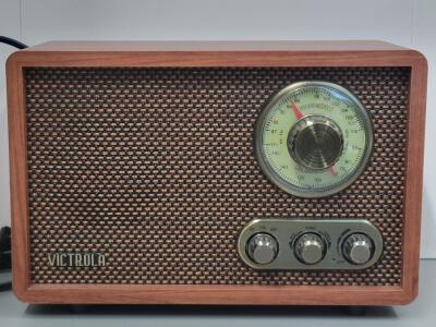 Victrola VRS-200 Retro Bluetooth AM/FM Tabletop Radio, Wood Cabinet, Analog Tuning, Serial 240800746