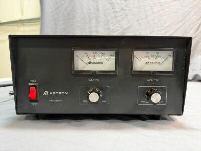 Astron VS-35M Linear Power Supply, 2-15 VDC, 35A Continuous, Analog Meters **Powers On**