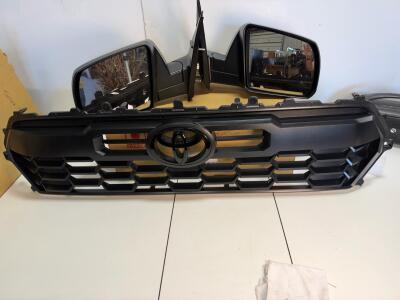 2021 Toyota Tundra OEM Side Mirrors (Heated, Power) & Front Grille, Black