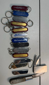 Lot of 13 Vintage Advertising Pocket Knives & Barlow Folding Knife &ndash; Mixed Brands, Keychains
