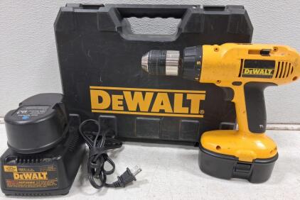 DeWalt DW995 18V Cordless Power Drill Kit with 2 Batteries and Charger (Turns On)