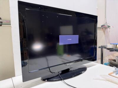 Dynex DX-32L100A13 32" LCD TV &ndash; 720p, HDMI, Stand Included (Used, 2012) **Tested**