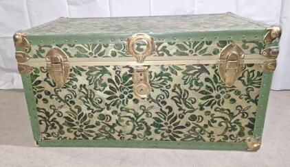 (1) Vintage Storage Trunk