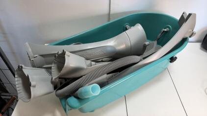 Booster Bath Large Elevated Dog Bath Tub with Legs, Drain Hose, Non-Slip Mat, Collar &ndash; Teal **Like New**
