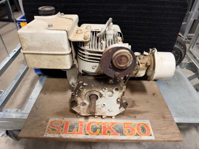 Tecumseh H35-45655N 3.5 HP Horizontal Shaft Engine 1971 Recoil Start w/ Fuel Tank, SN 711988 **Has Compression **