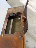 Antique Singer Treadle Sewing Machine Cabinet with Cast Iron Base, Circa Early 1900s - 3
