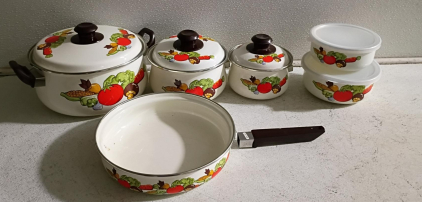 Vintage 6-Piece Enamelware Cookware Set, Vegetable Motif, Bakelite Handles, Lidded Pots & Bowls