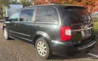 2013 CHRYSLER TOWN AND COUNTRY: LEATHER SEATS- THIRD ROW! - 7