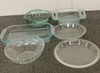 Assorted Pyrex Glassware