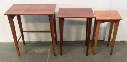 Set Of 3 Wooden Nesting Tables &ndash; Solid Wood, Medium Brown Finish, Varying Sizes