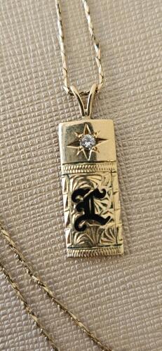 10K Yellow Gold Rectangular Pendant Necklace, Diamond Accent, Monogram 'E', Twisted Chain