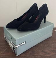 Women&rsquo;s Shoe Lot All Size 7 New In Boxes - 5