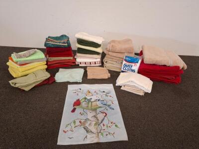 Large Lot 35-Piece Mixed Towels, Washcloths & Sealcraft Dust Cloths, Toland Birds Decorative Towel