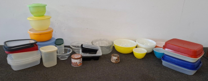 Vintage Pyrex Mixing Bowls, Tupperware & Glass Storage, 22+ Piece Kitchen Container Set