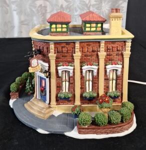 (1) Santa's Workbench Victorian Series "Cornerstone Cafe" Christmas Village 2004