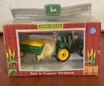 John Deere Enesco Tractor & Wagon Ceramic Salt & Pepper Shaker Set with Original Box