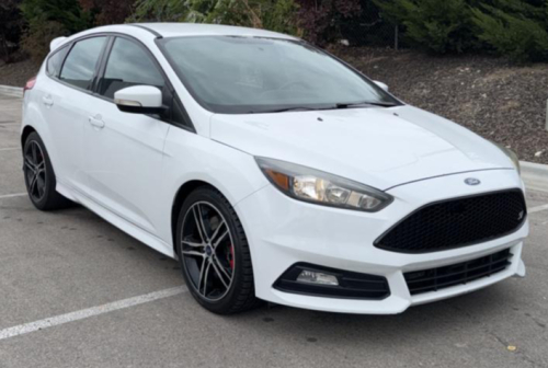 2017 FORD FOCUS - 86K MILES! MANUAL!