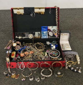 Padded Jewelry Box With Assorted Jewelry