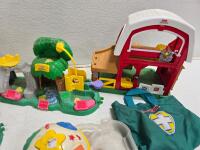 Fisher-Price Lot: Little People Treehouse, Barn, Stacking Rings, Shape Sorter & Accessories - 4