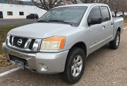 2010 NISSAN TITAN - 4X4- GOOD TIRES!