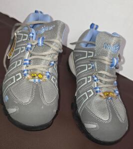 Nautilus N1391W Women's Composite Toe Safety Shoes, Size 9W, Grey/Blue, ASTM F2413-11 SD