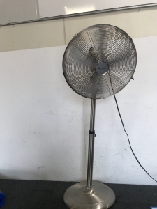 Utilitech 16&rdquo; 3-Speed Oscillating Pedestal Fan