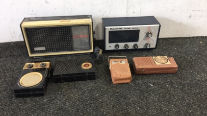(6) Vintage Radios