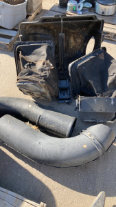 Lawnmower bagging unit