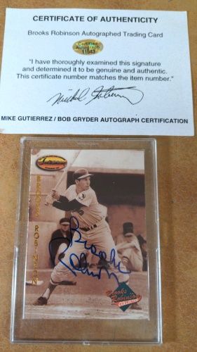 Autographed Brooks Robinson Baseball Card in Case w/CoA