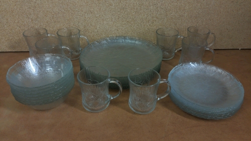 32pc Lily Dishes Set