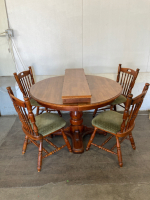 Kitchen Table w/ Leaf and (4) Chairs