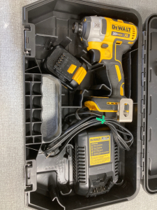 Dewalt DCF887 Impact Driver w/ Battery and Charger in Hard Case