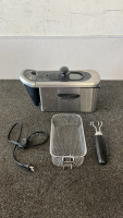 General Electric 12 Cup Deep Fryer (Powers On)