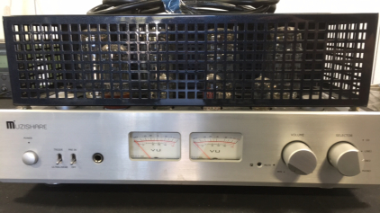 Muzishare Amplifier with glass vacuum fuse.