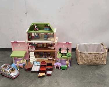 Doll House W/ Accessories