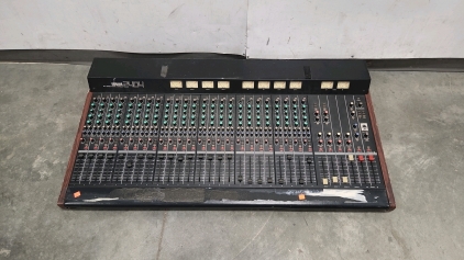 Yamaha 2404 Mixing Board