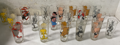 (19) Looney Toon Collectible Cups