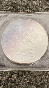 1988 Christmas 1 Troy Oz Fine Silver Round