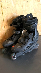 Men's 9.5 Rollerblades w/Wrist Guard