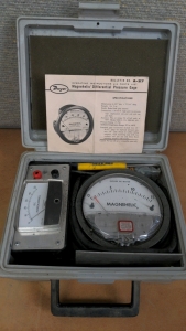 Vintage 1971 Dwyer Magnetic Differential Pressure Gage
