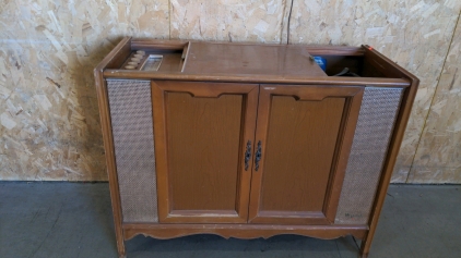 Console AM/FM/PHONO Stereo